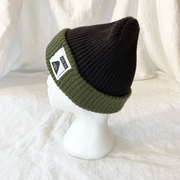 Polar Cuffed Beanie Toque - Picture 11 of 14